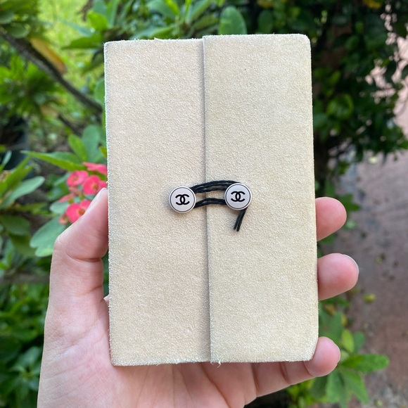 CHANEL Accessories - Chanel Les Confidences Notebook 🖤